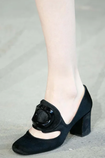 Look 16